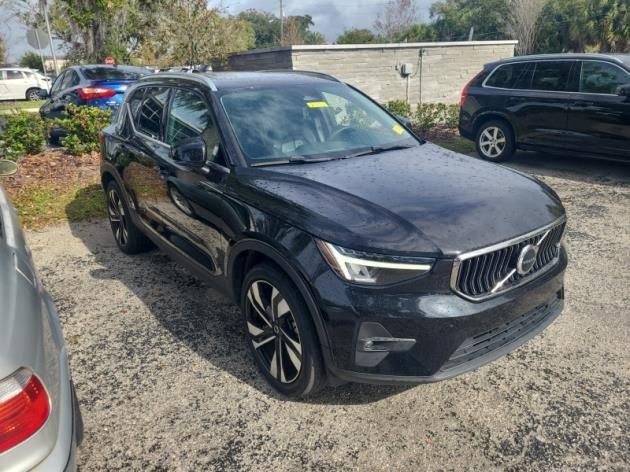 Certified 2023 Volvo XC40 B5 Plus w/ Protection Package Premier image 1
