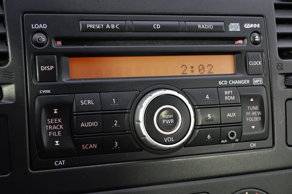 Used 2008 Nissan Versa Hatchback w/ Convenience Pkg FWD image 26