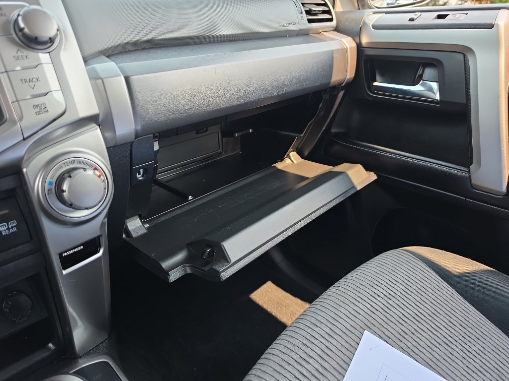 Used 2016 Toyota 4Runner SR5 AWD/4WD image 32