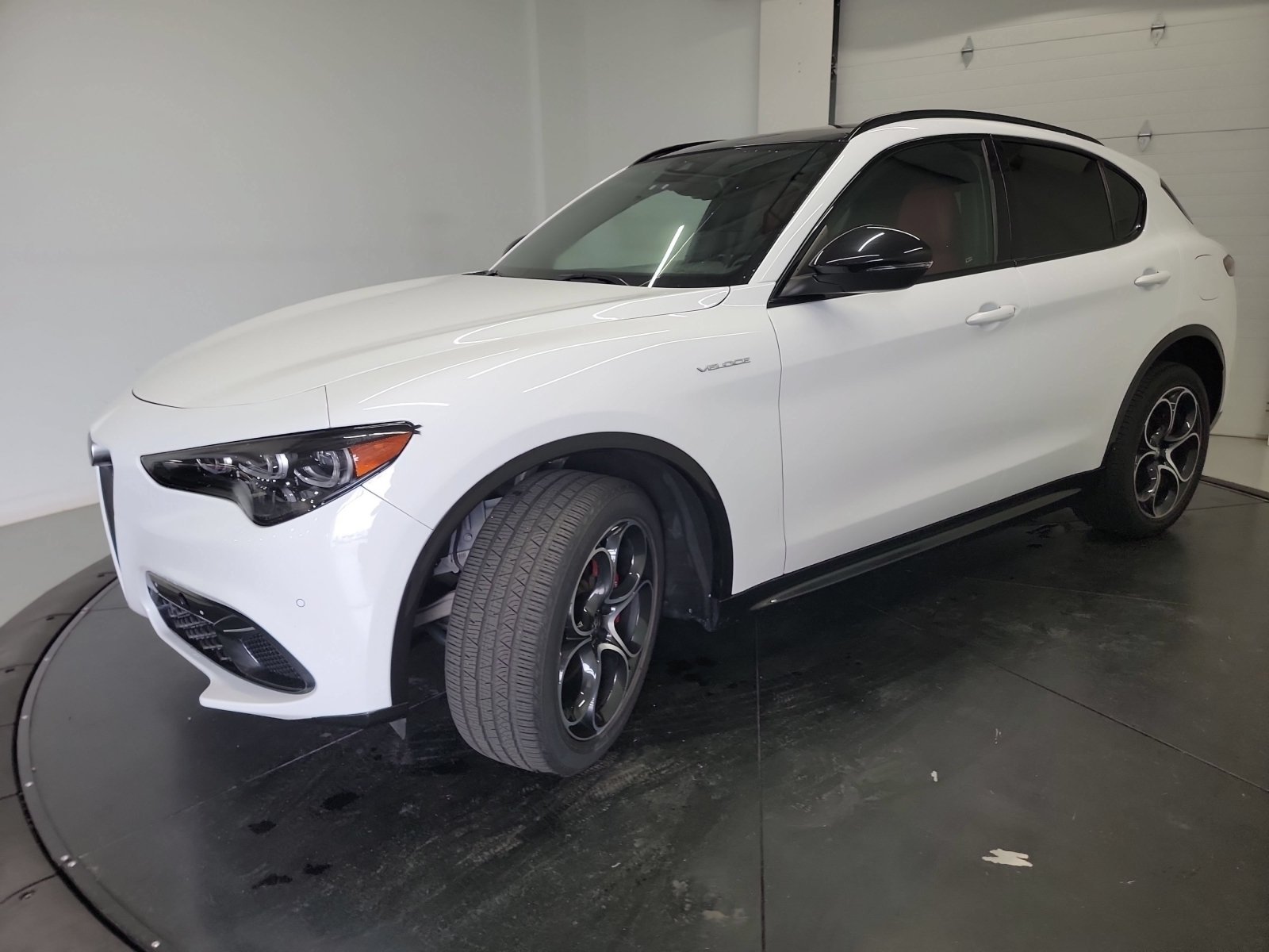 Used 2024 Alfa Romeo Stelvio Veloce AWD/4WD image 3