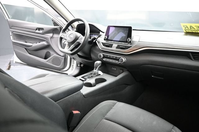 Used 2025 Nissan Altima 2.5 SV FWD image 29