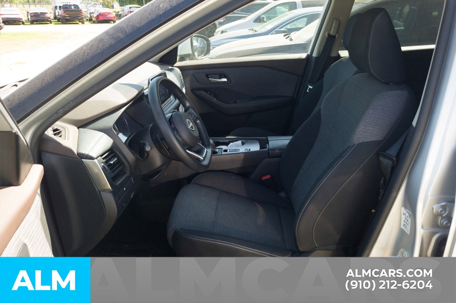 Used 2023 Nissan Rogue SV image 7