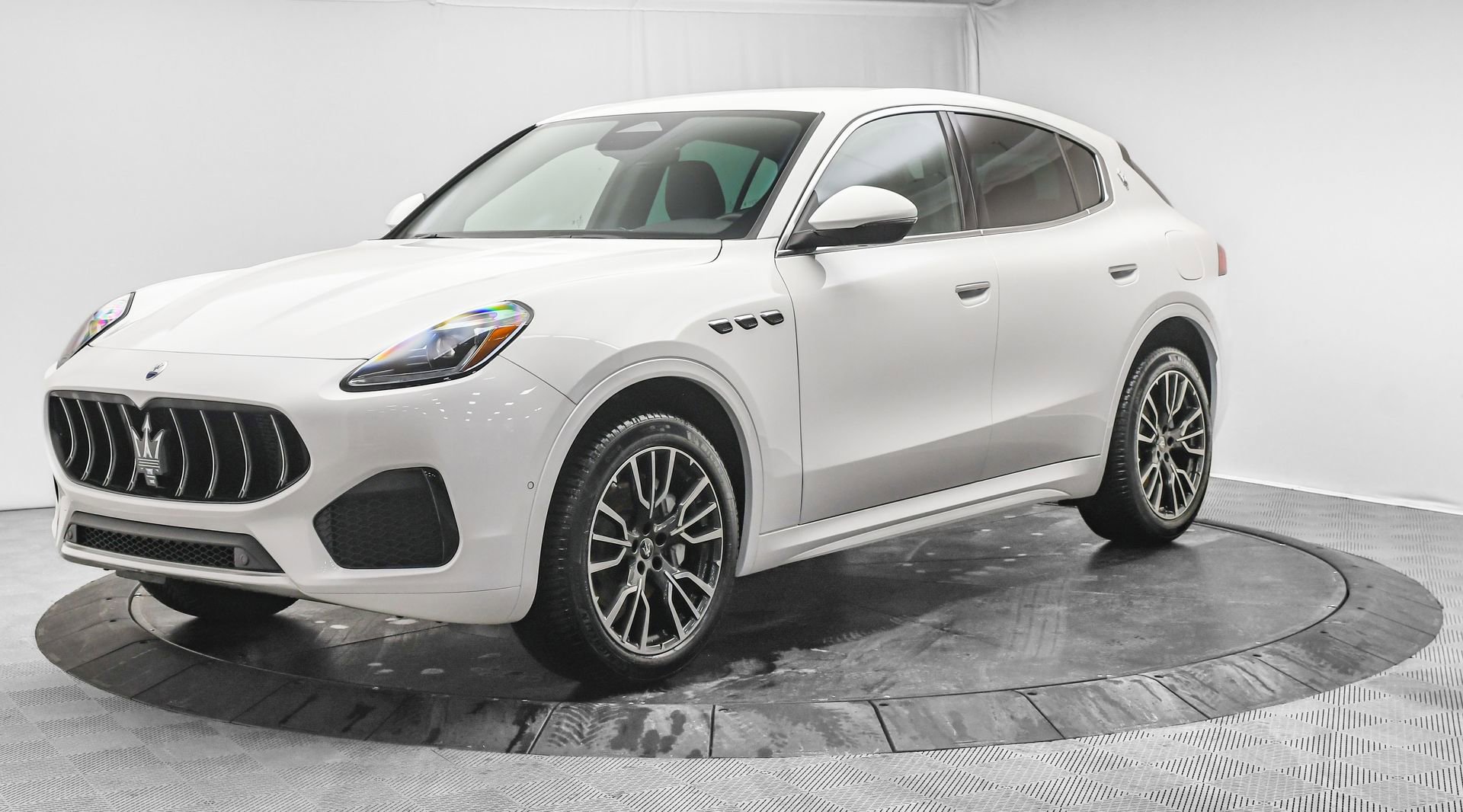 New 2025 Maserati Grecale GT image 3