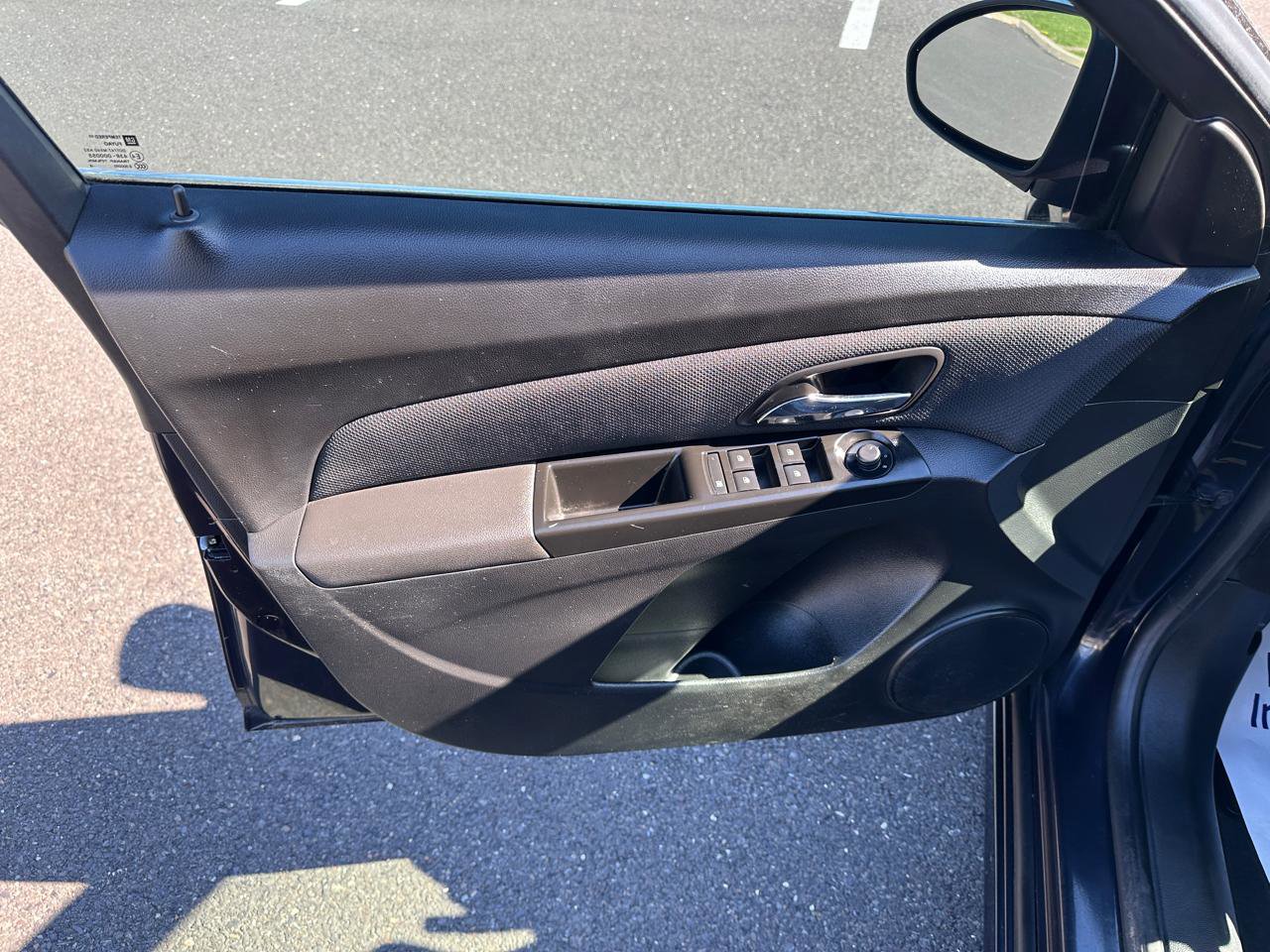 Used 2014 Chevrolet Cruze LT w/ RS Package FWD image 10