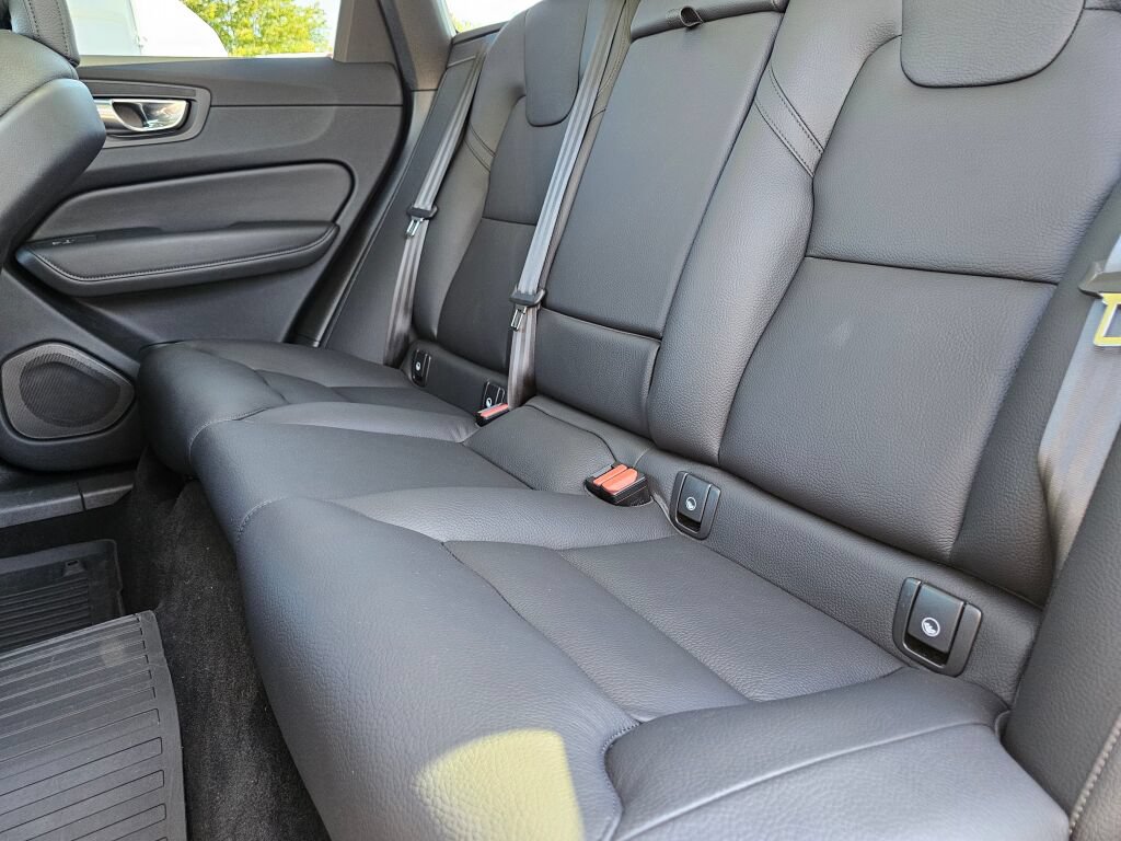 Used 2023 Volvo XC60 B5 Plus w/ Climate Package AWD/4WD image 18