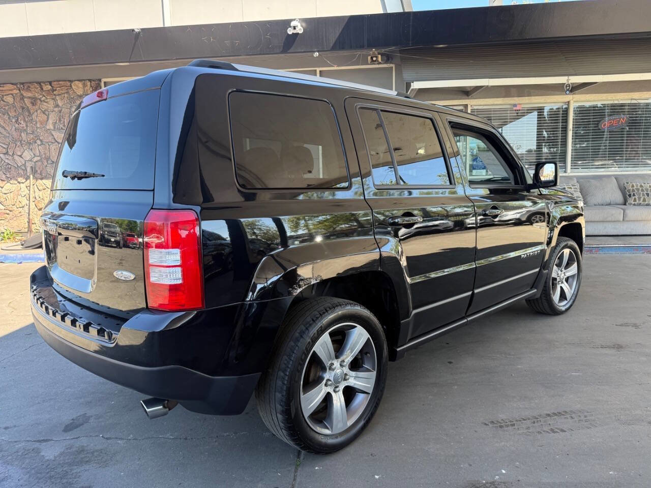 Used 2016 Jeep Patriot High Altitude FWD image 14