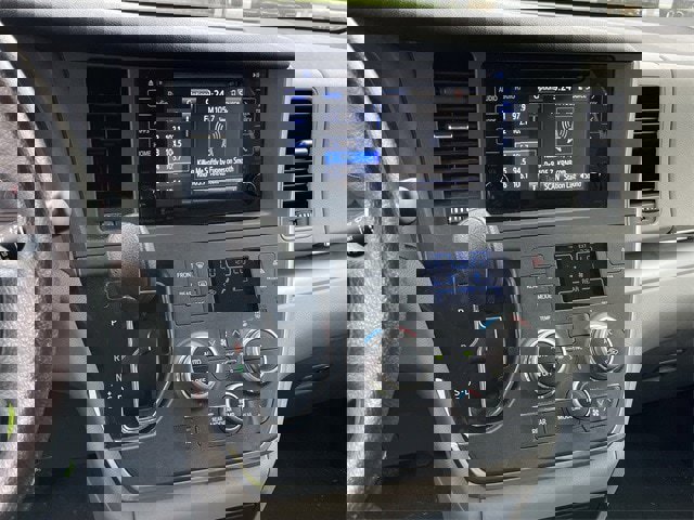 Used 2015 Toyota Sienna LE image 13