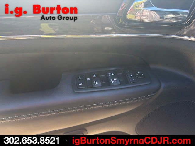 Used 2019 Jeep Grand Cherokee Overland AWD/4WD image 7