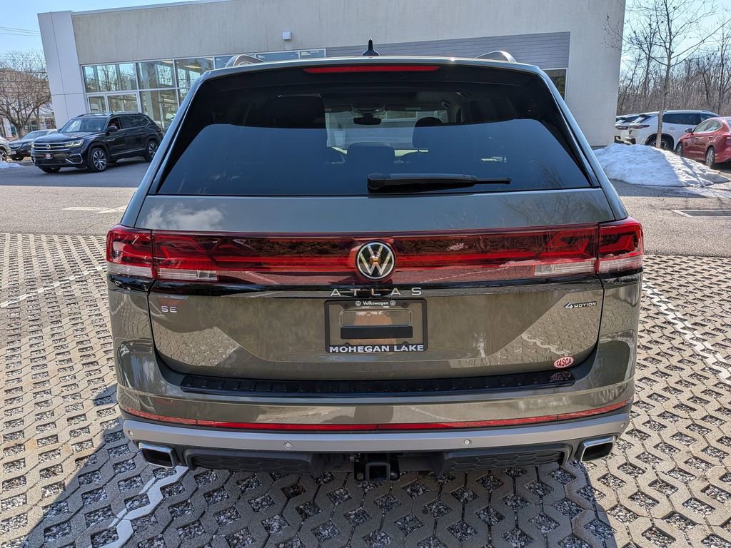 Used 2025 Volkswagen Atlas Peak Edition SE image 4