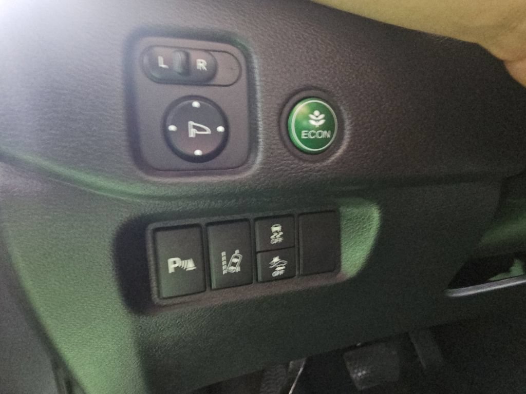 Used 2016 Honda Pilot Touring image 17