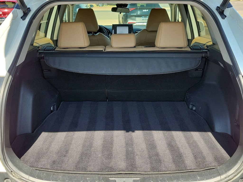 Used 2021 Toyota RAV4 XLE Premium image 12