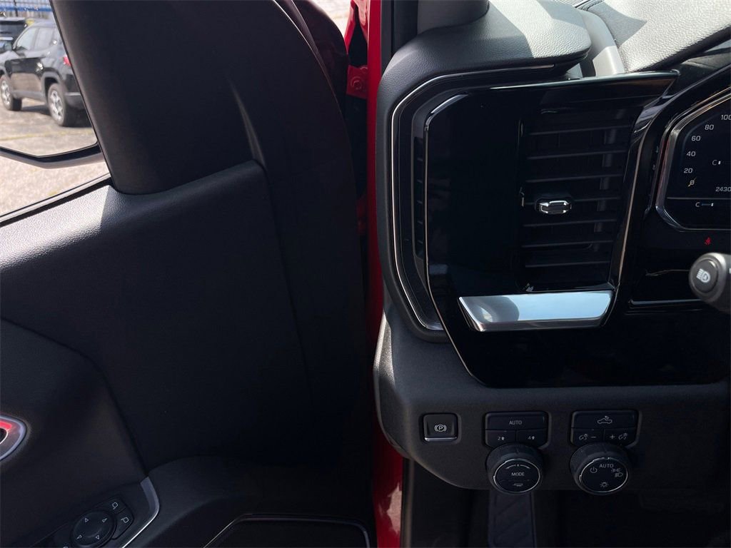 Used 2025 Chevrolet Silverado 1500 LT image 19