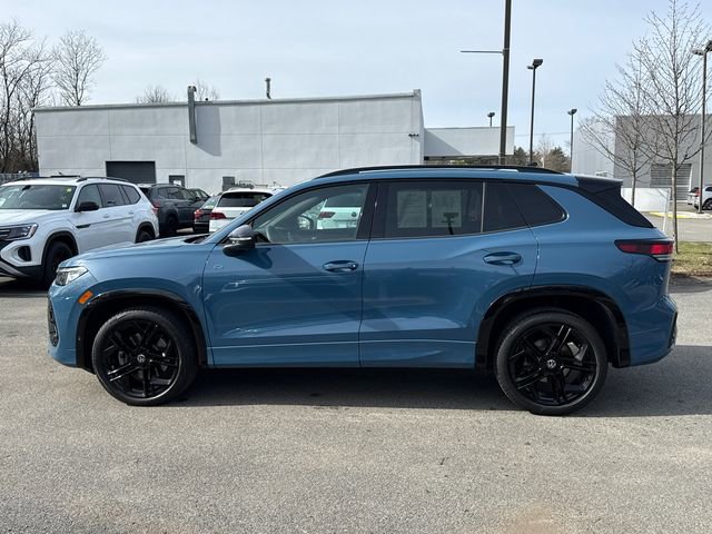 Certified 2025 Volkswagen Tiguan SE R-Line image 7