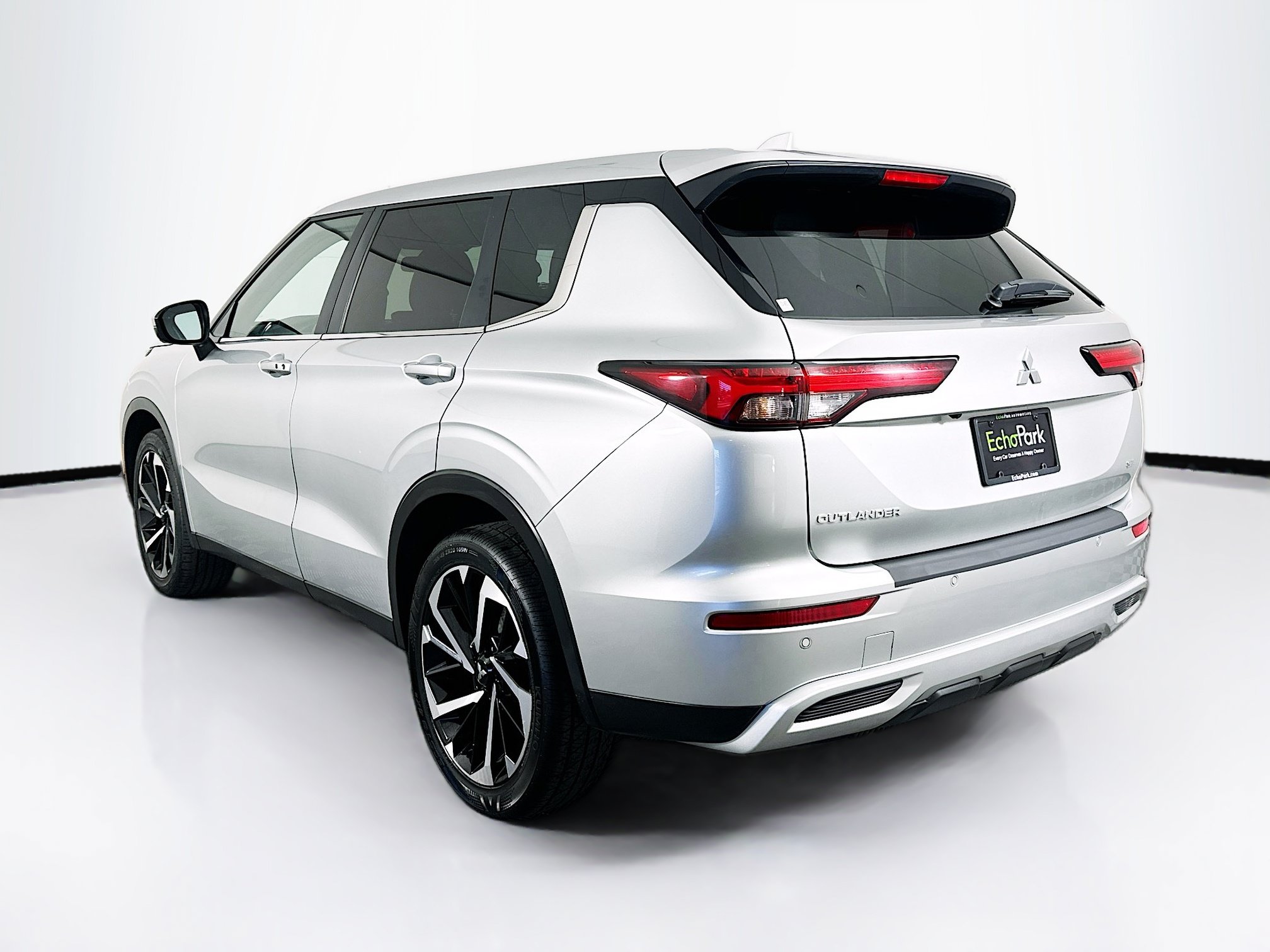 Used 2024 Mitsubishi Outlander SE AWD/4WD image 5
