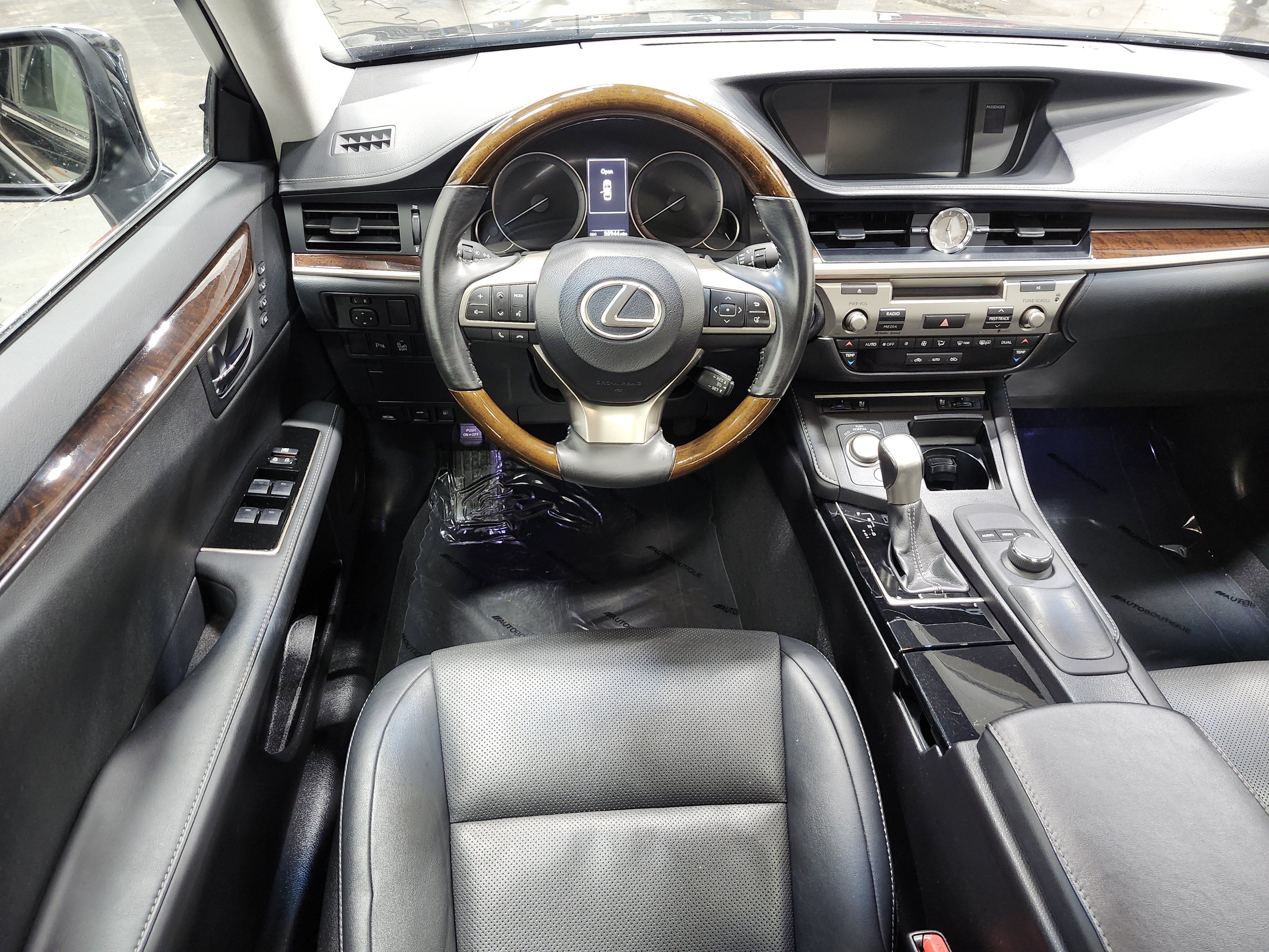 Used 2016 Lexus ES 350 w/ Premium Package w/Wood Trim image 29