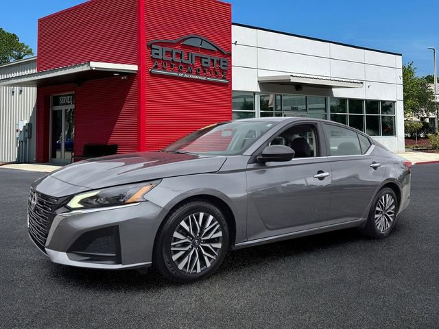 Used 2024 Nissan Altima 2.5 SV image 1