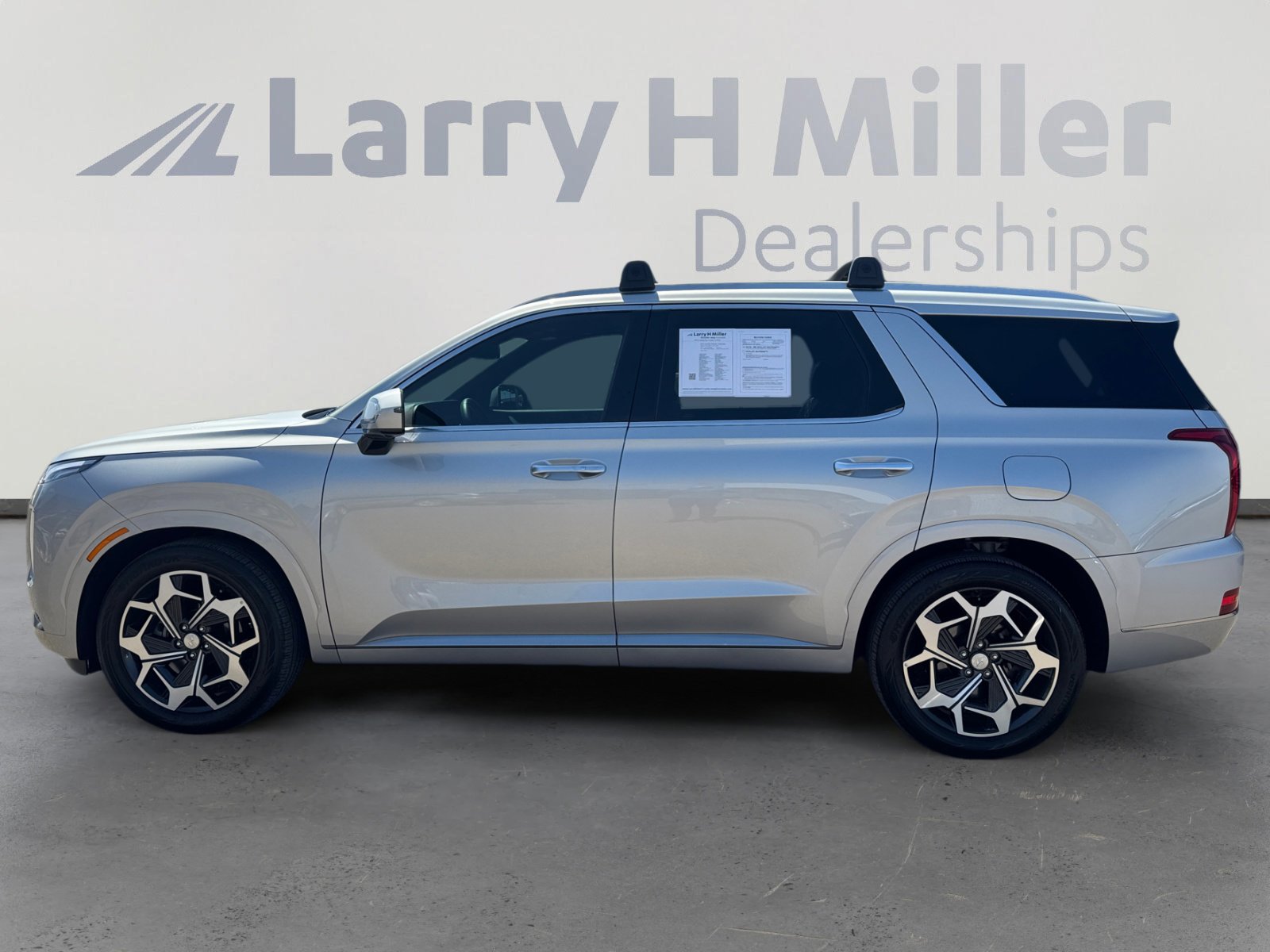 Used 2022 Hyundai Palisade Calligraphy w/ Cargo Package FWD image 2