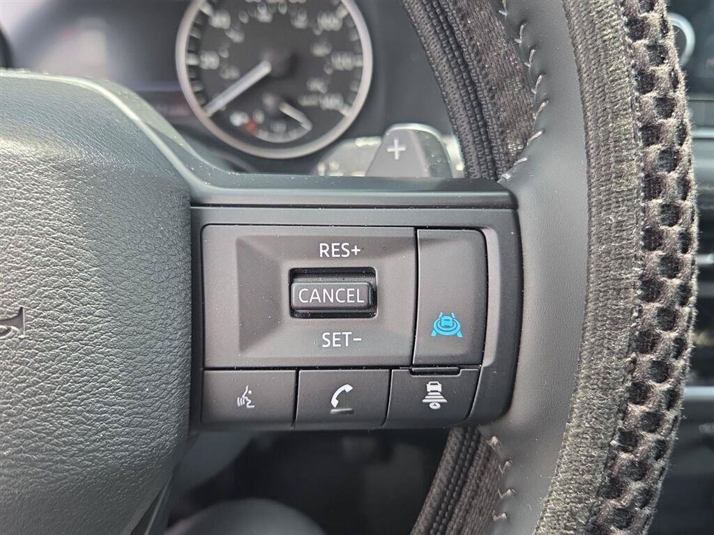 Used 2026 Nissan Rogue SV FWD image 12