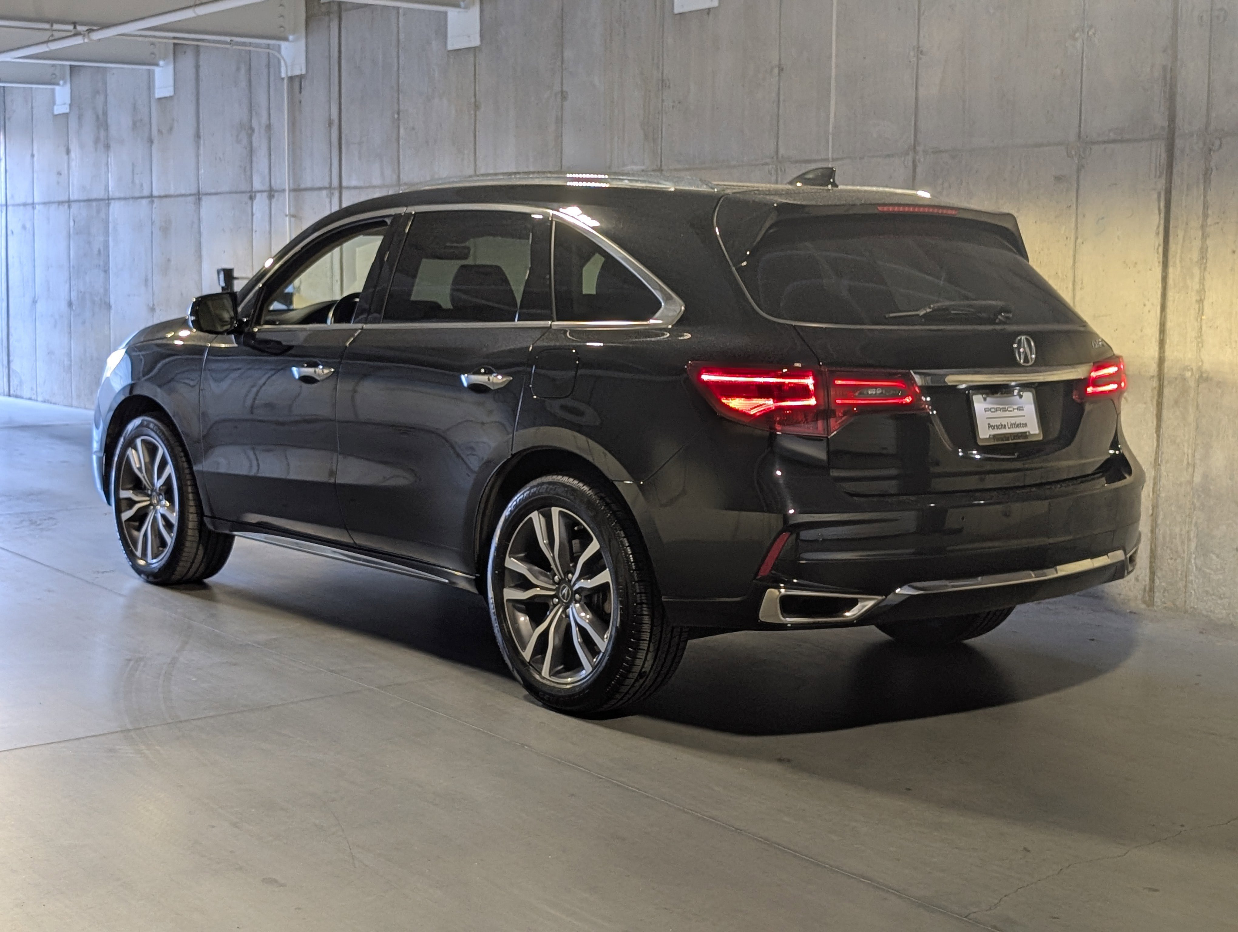 Used 2019 Acura MDX FWD w/ Advance Package image 3