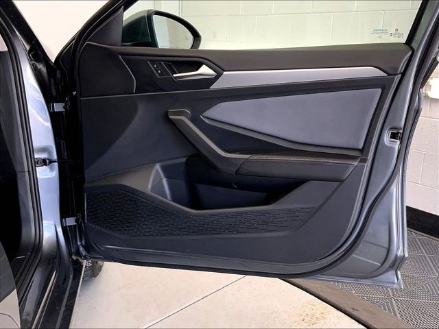 Used 2025 Volkswagen Jetta SE image 24