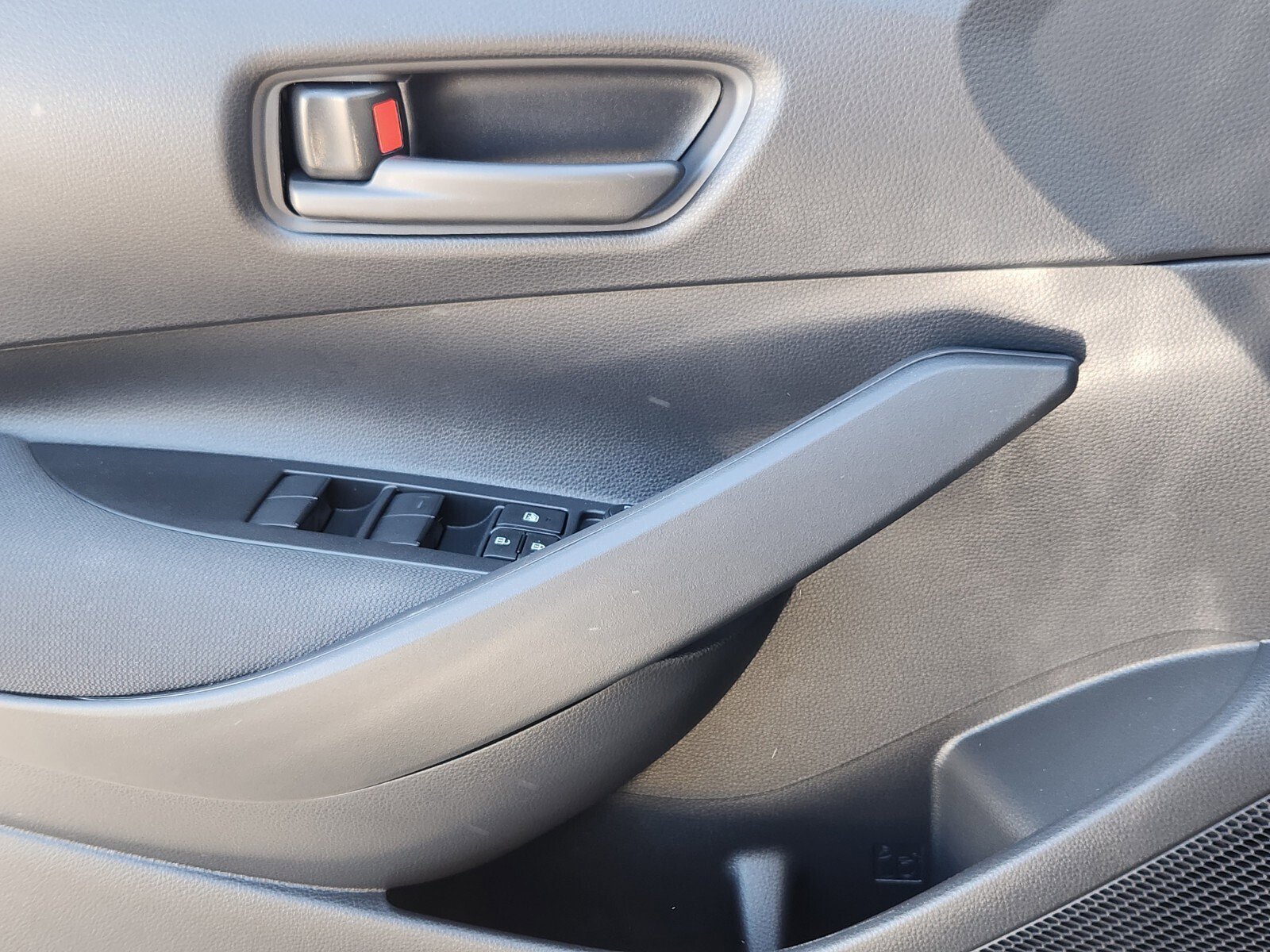 Used 2025 Toyota Corolla LE image 18