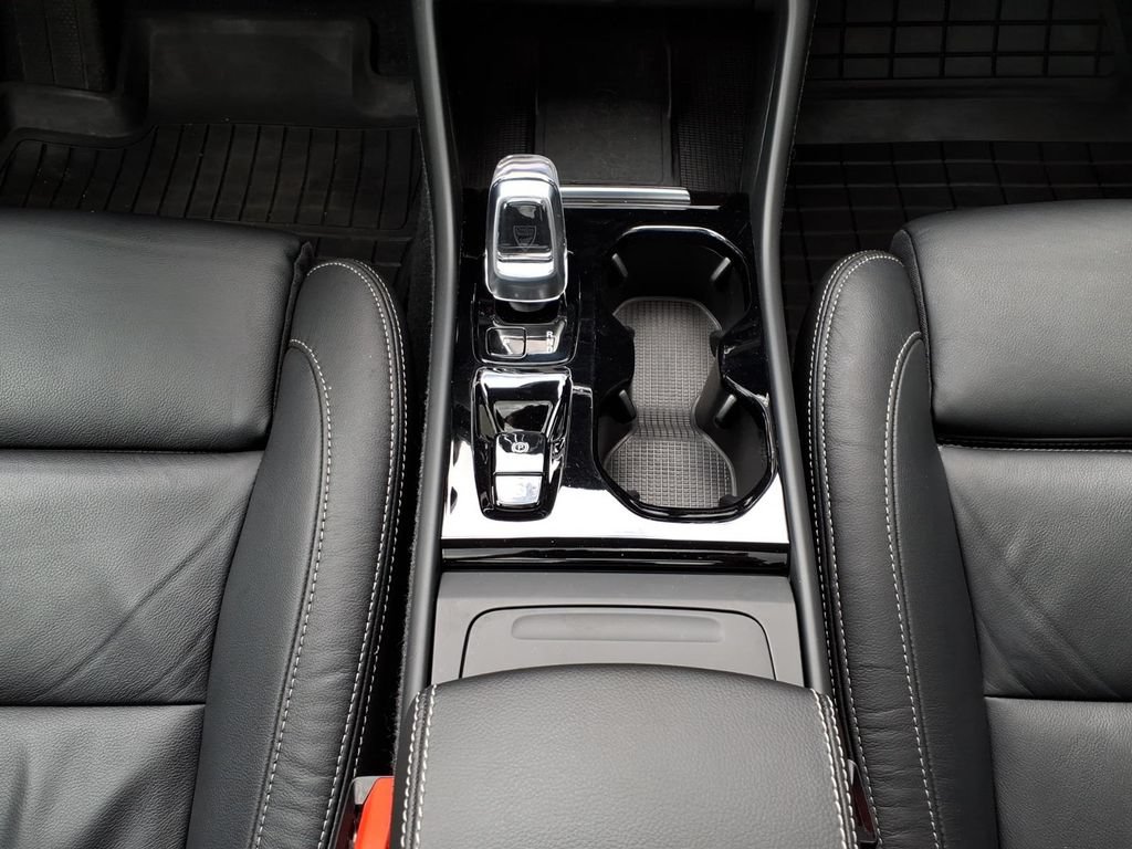 Certified 2023 Volvo XC40 B5 Ultimate w/ Protection Package Premier AWD/4WD image 20