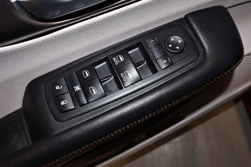 Used 2017 Chrysler Pacifica Touring image 11