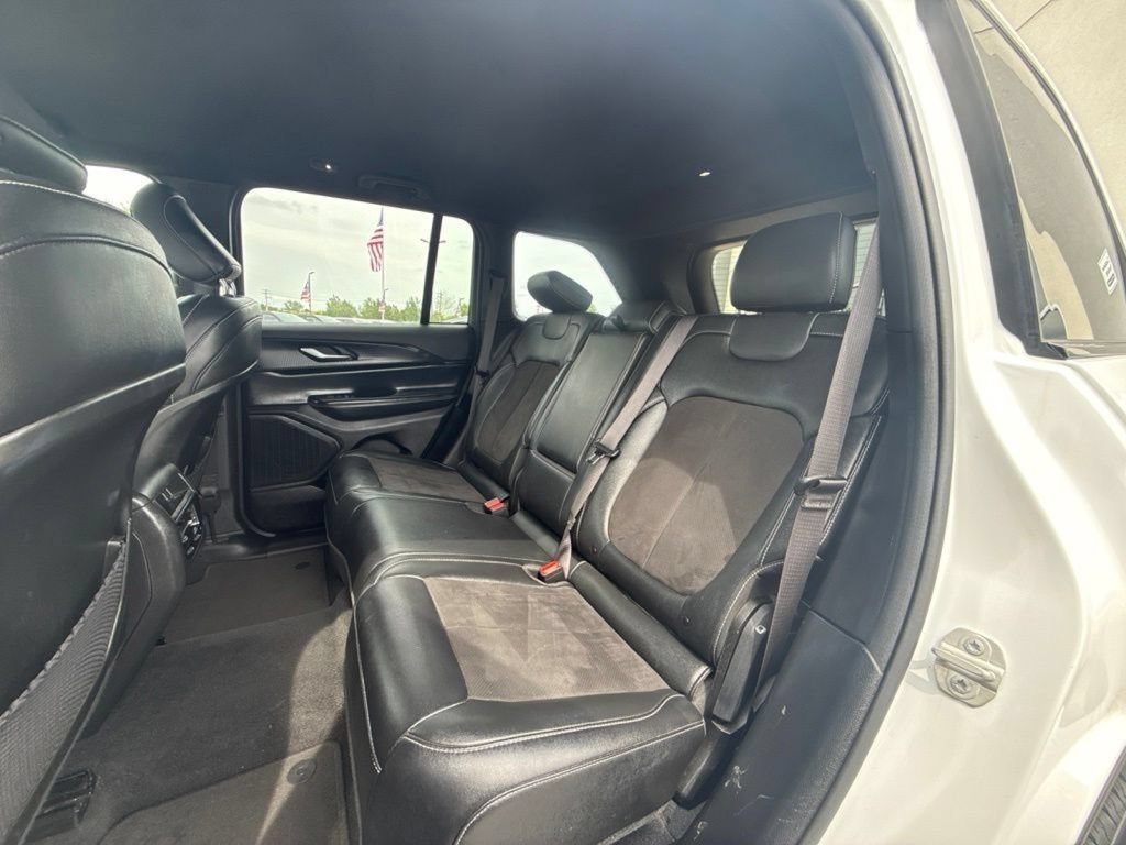 Used 2023 Jeep Grand Cherokee Altitude AWD/4WD image 15