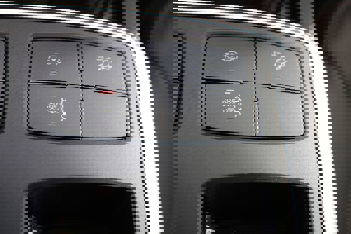 Used 2015 Mercedes-Benz GL 550 4MATIC image 38