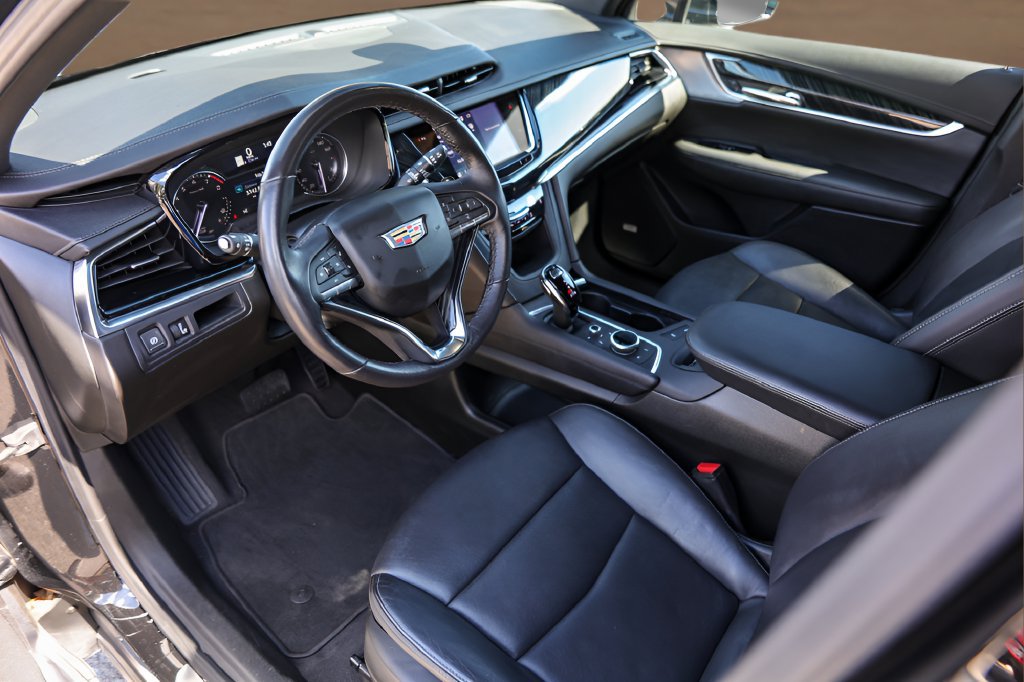 Certified 2025 Cadillac XT6 Premium Luxury FWD image 10