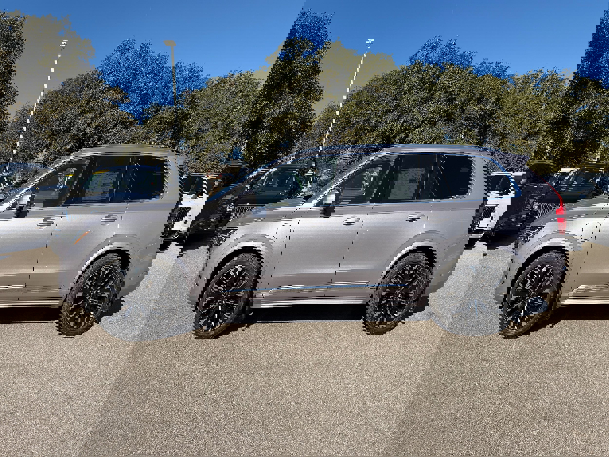 New 2026 Volvo XC90 T8 Ultra w/ Lounge Package image 2