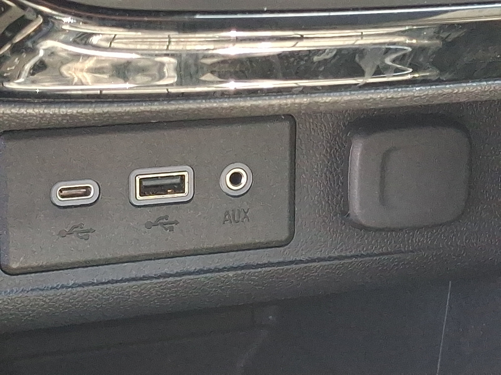 Used 2020 Buick Encore GX Preferred w/ Cold Weather Comfort Package FWD image 24