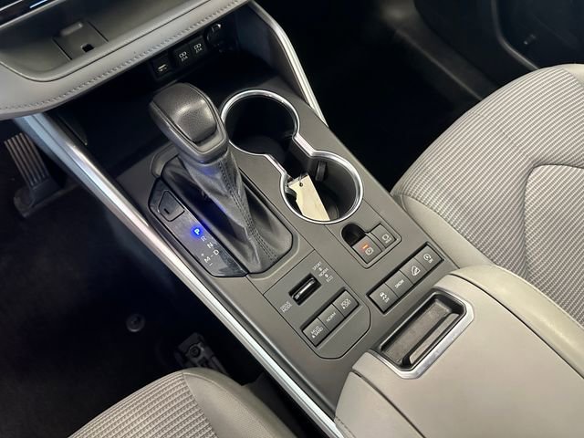 Certified 2021 Toyota Highlander L image 25