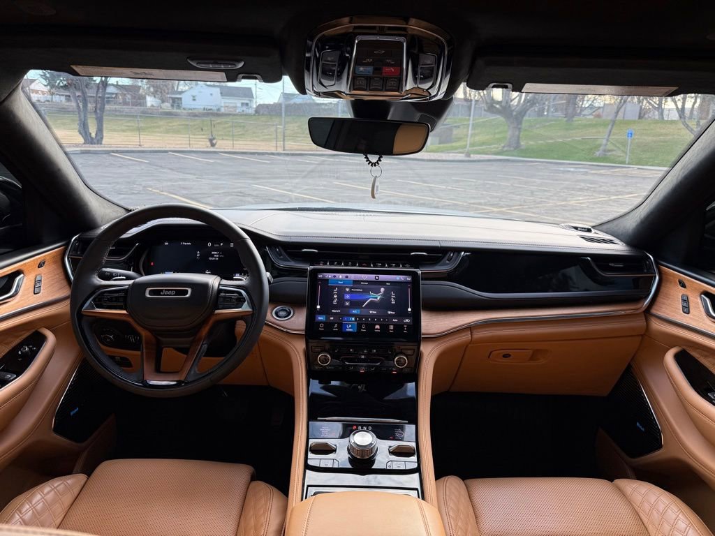 Used 2024 Jeep Grand Cherokee Summit image 11