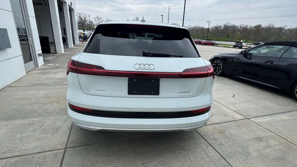 Used 2023 Audi e-tron Premium Plus image 8