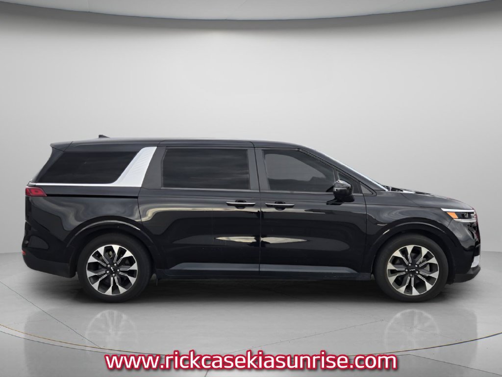 Used 2024 Kia Carnival EX FWD image 5