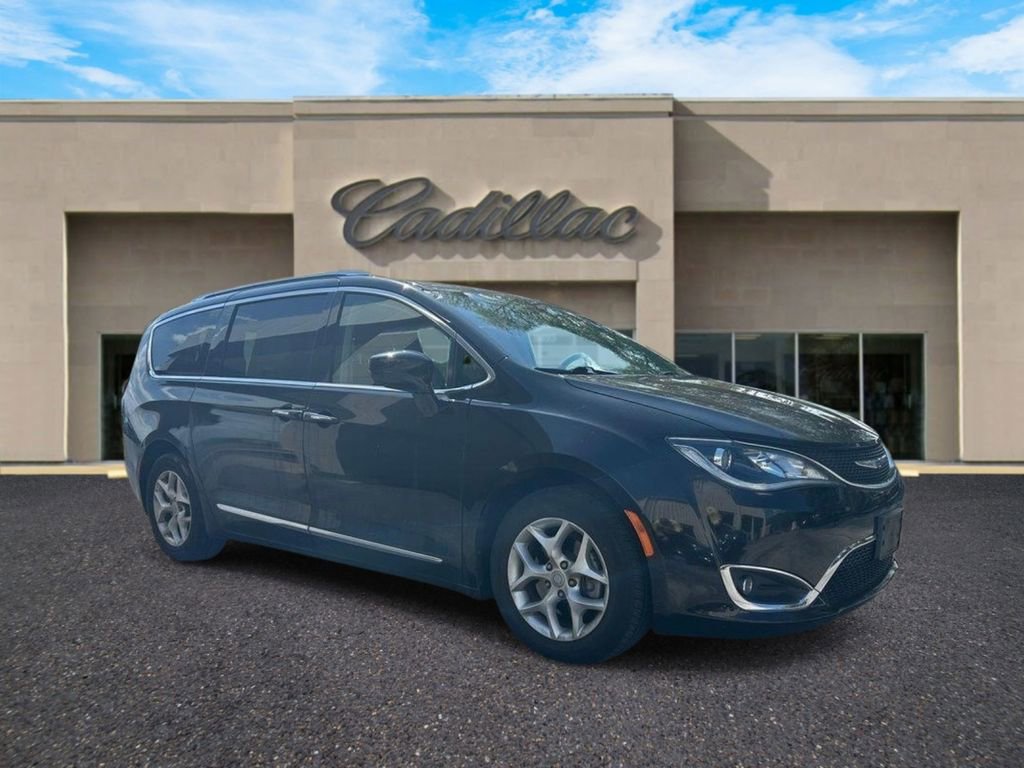 Used 2020 Chrysler Pacifica Touring-L image 1