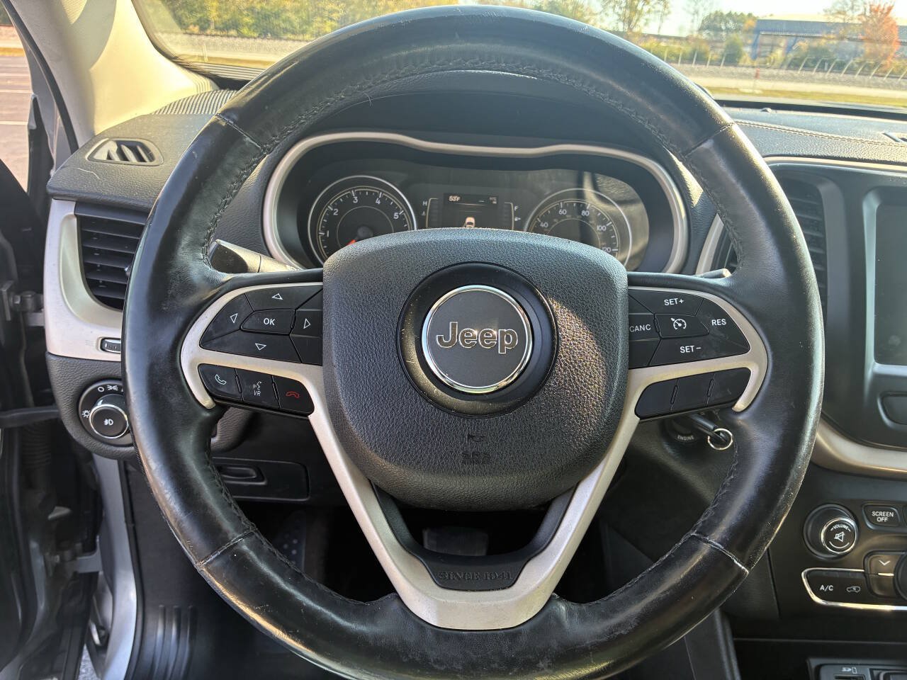 Used 2015 Jeep Cherokee Latitude w/ Cold Weather Group AWD/4WD image 15