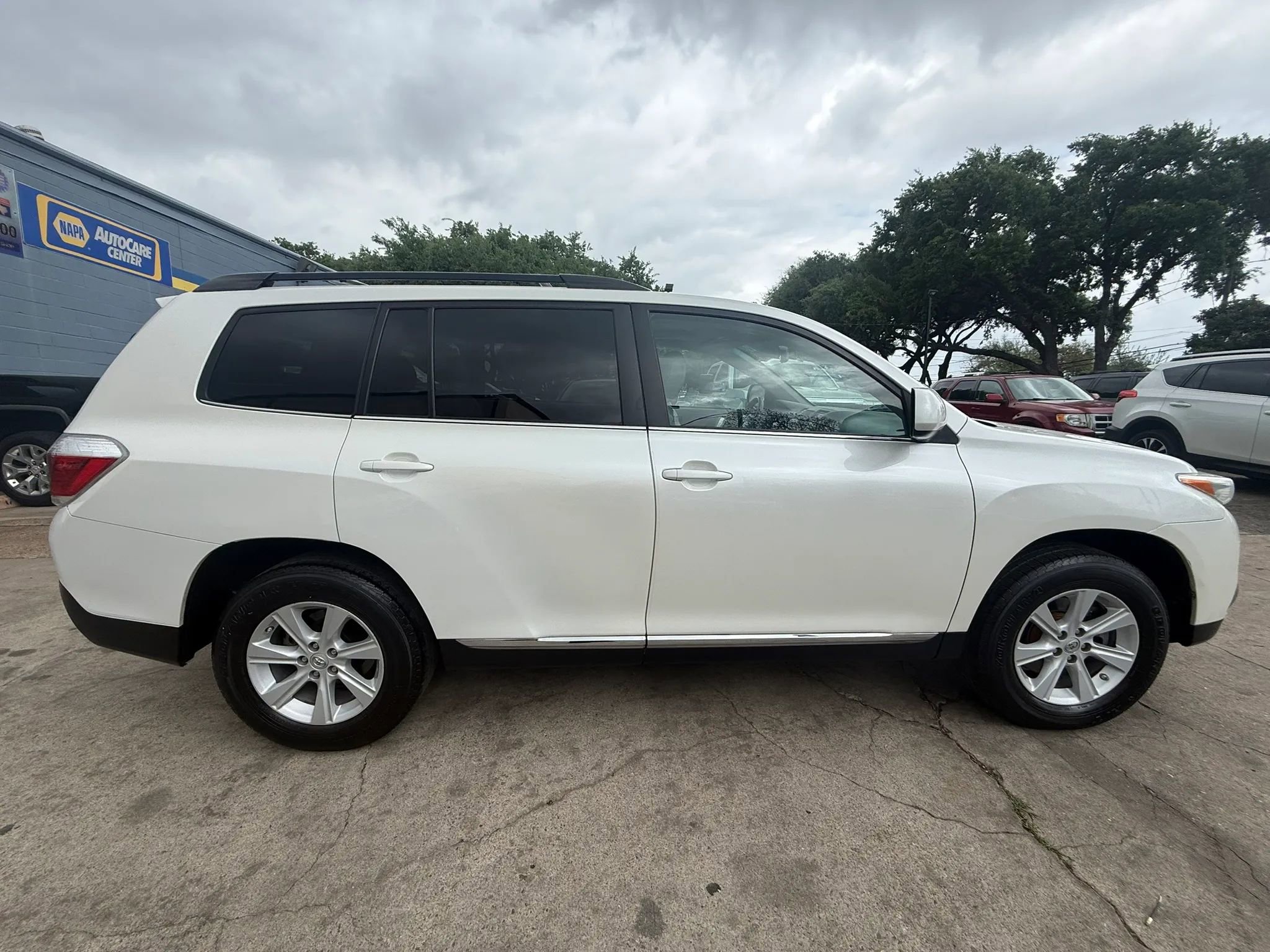 Used 2013 Toyota Highlander SE image 8