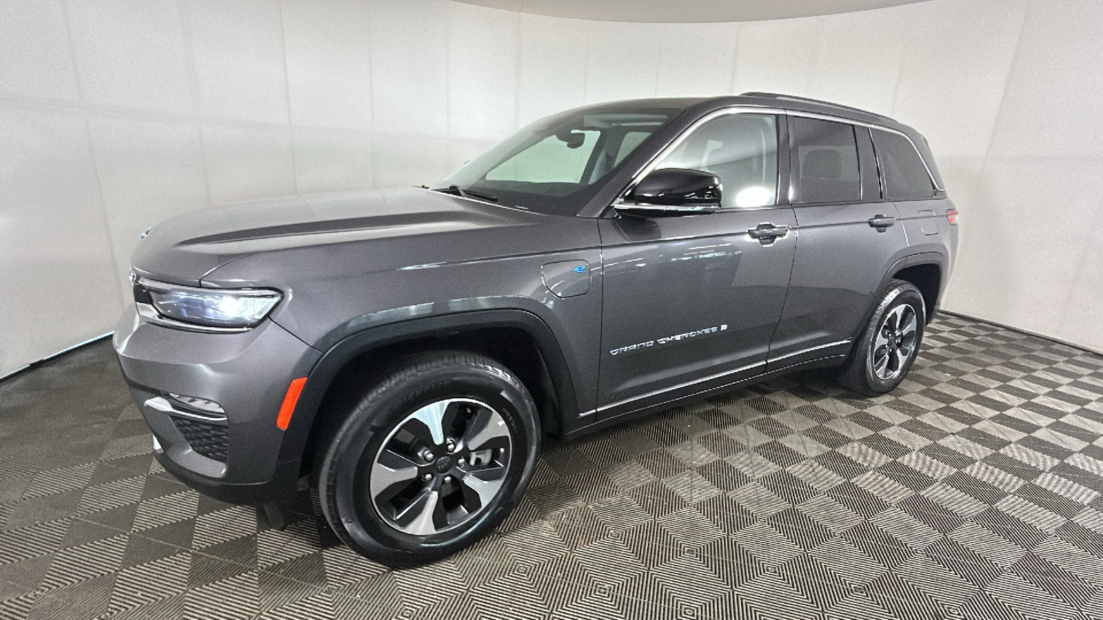 Used 2024 Jeep Grand Cherokee Limited 4xe AWD/4WD image 7