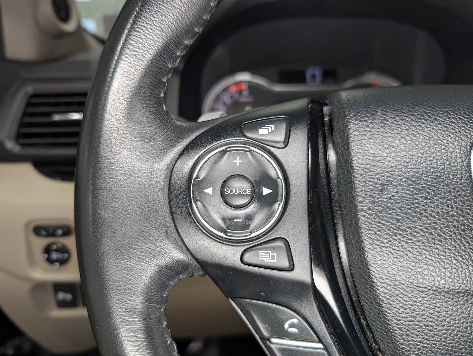 Used 2016 Honda Pilot Touring image 38