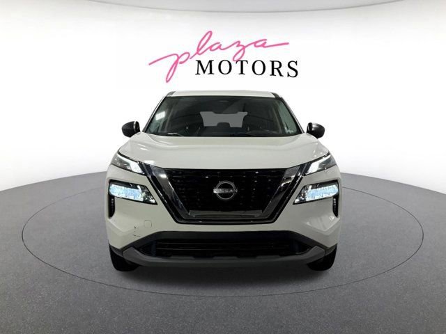 Used 2022 Nissan Rogue S FWD image 2