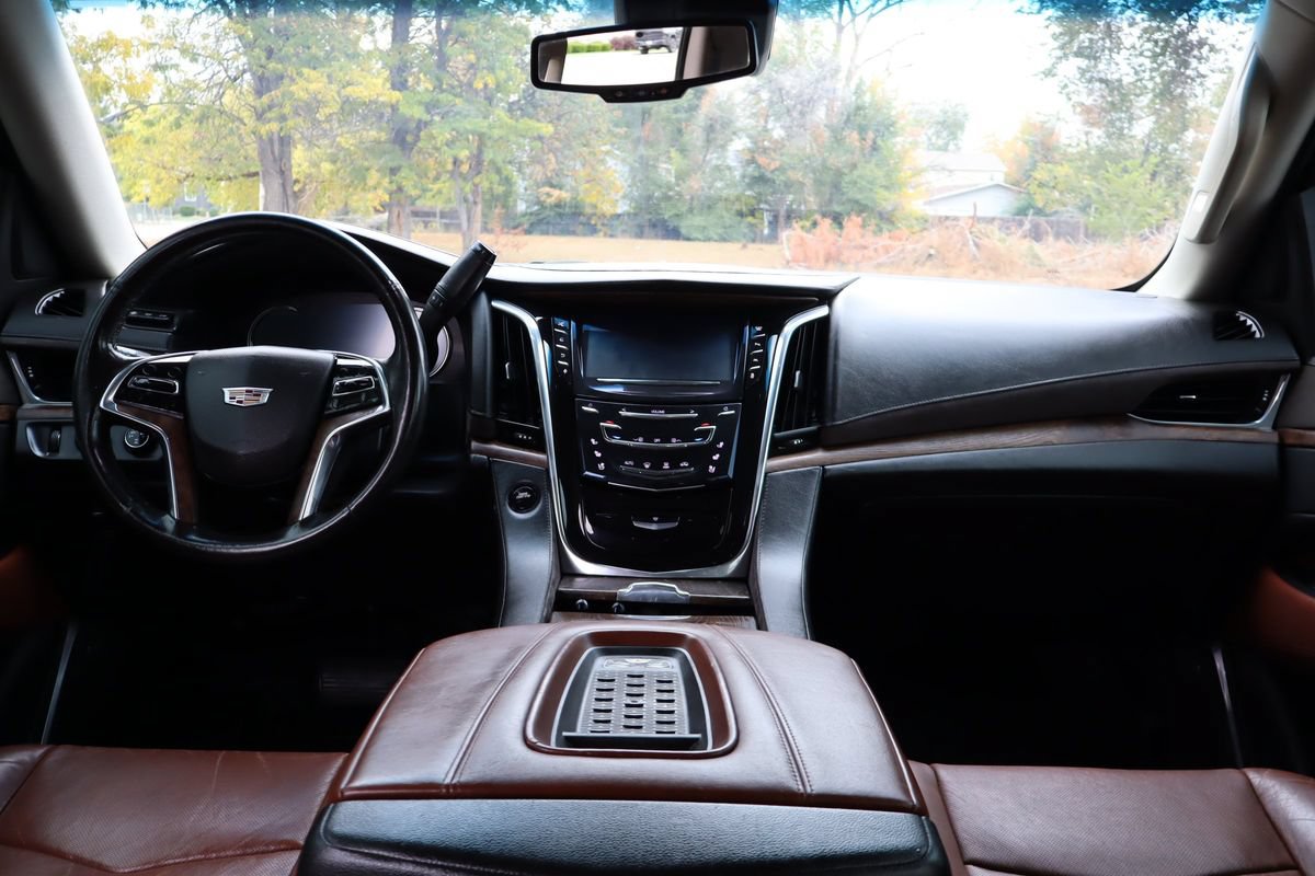 Used 2016 Cadillac Escalade Premium AWD/4WD image 16