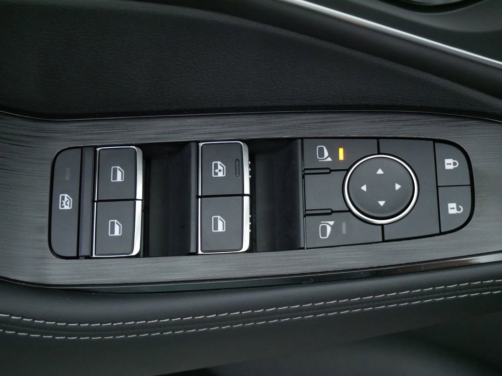 Used 2025 Nissan Rogue Platinum w/ Platinum Premium Package image 21