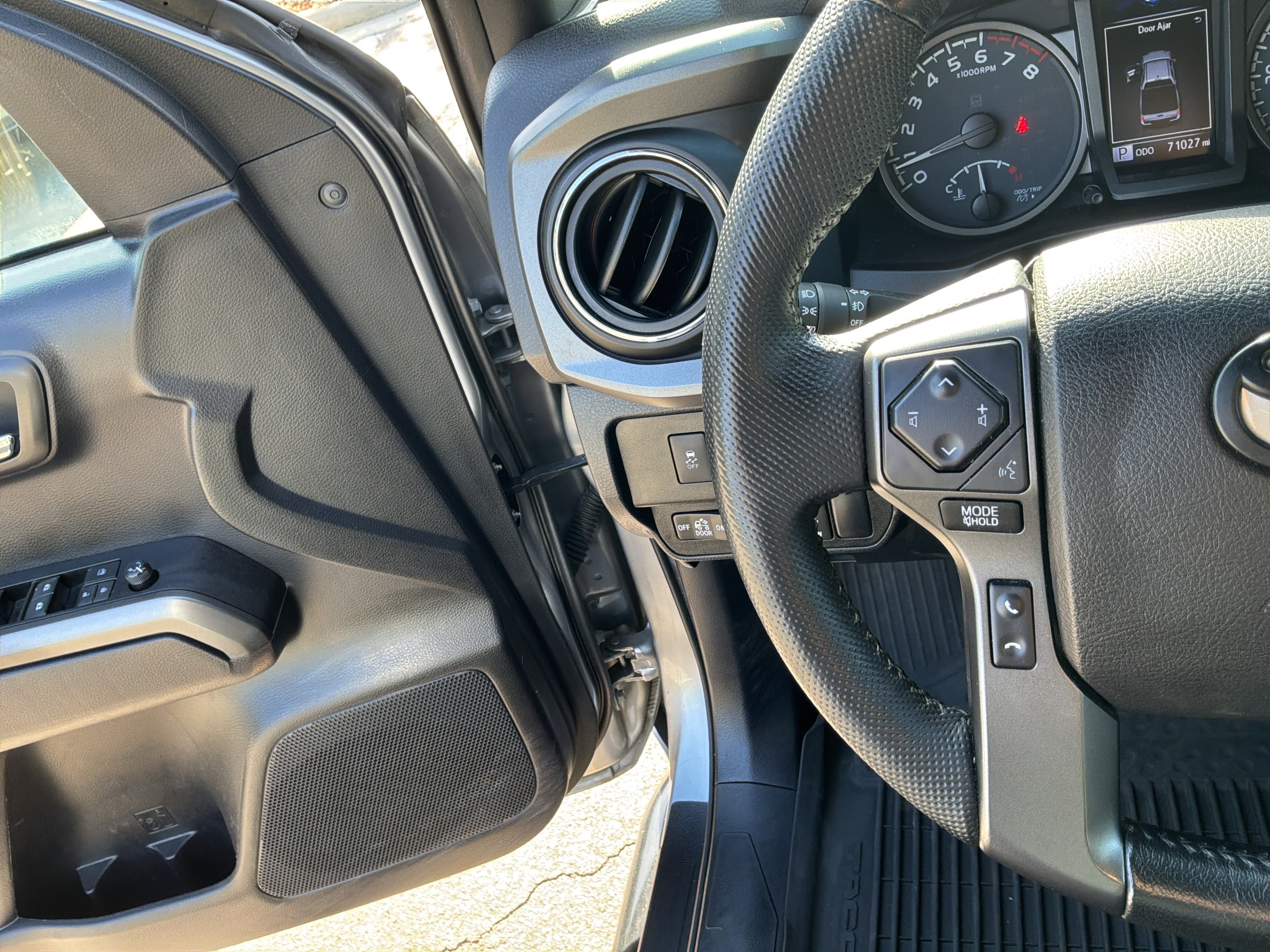 Used 2021 Toyota Tacoma TRD Sport w/ Technology Package AWD/4WD image 19