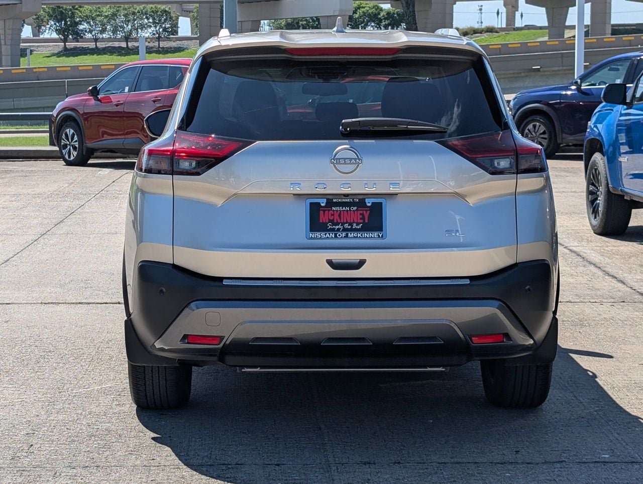 Used 2023 Nissan Rogue SL FWD image 5
