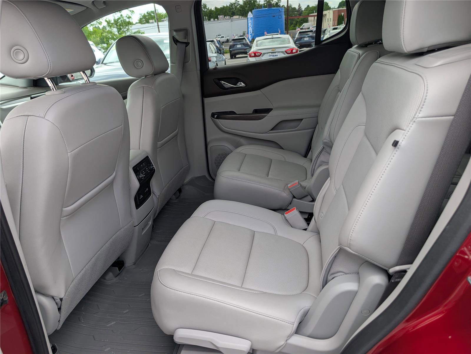 Used 2023 GMC Acadia SLT w/ Technology Package AWD/4WD image 16