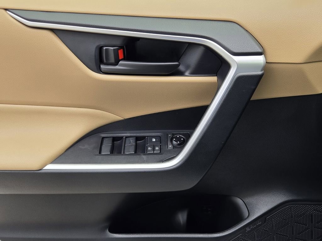 Used 2023 Toyota RAV4 LE image 27