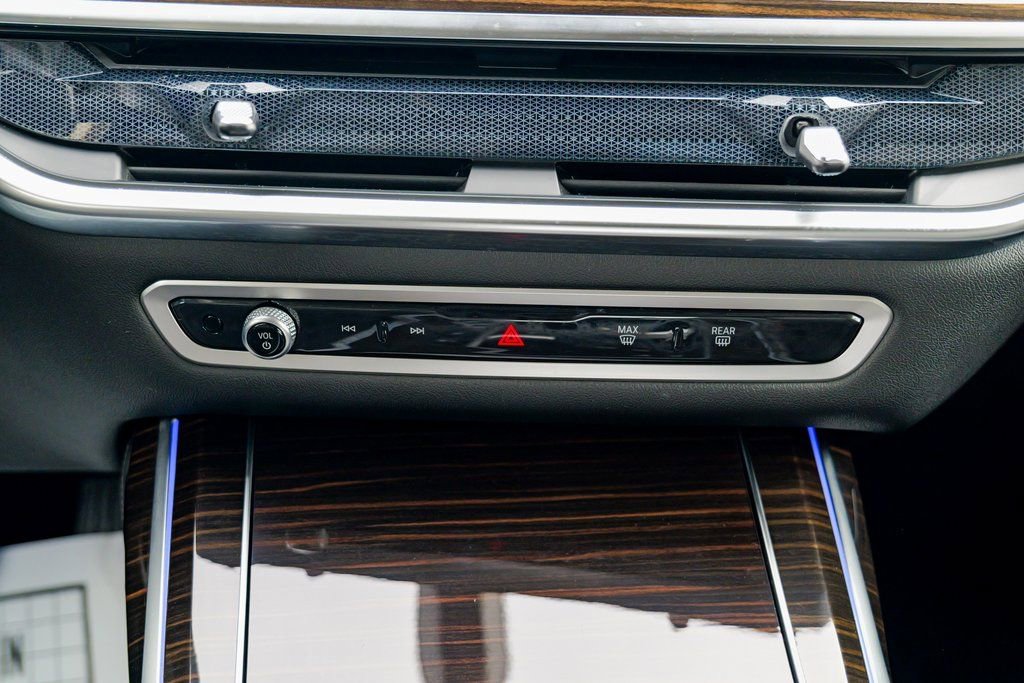 Used 2024 BMW X7 xDrive40i image 52