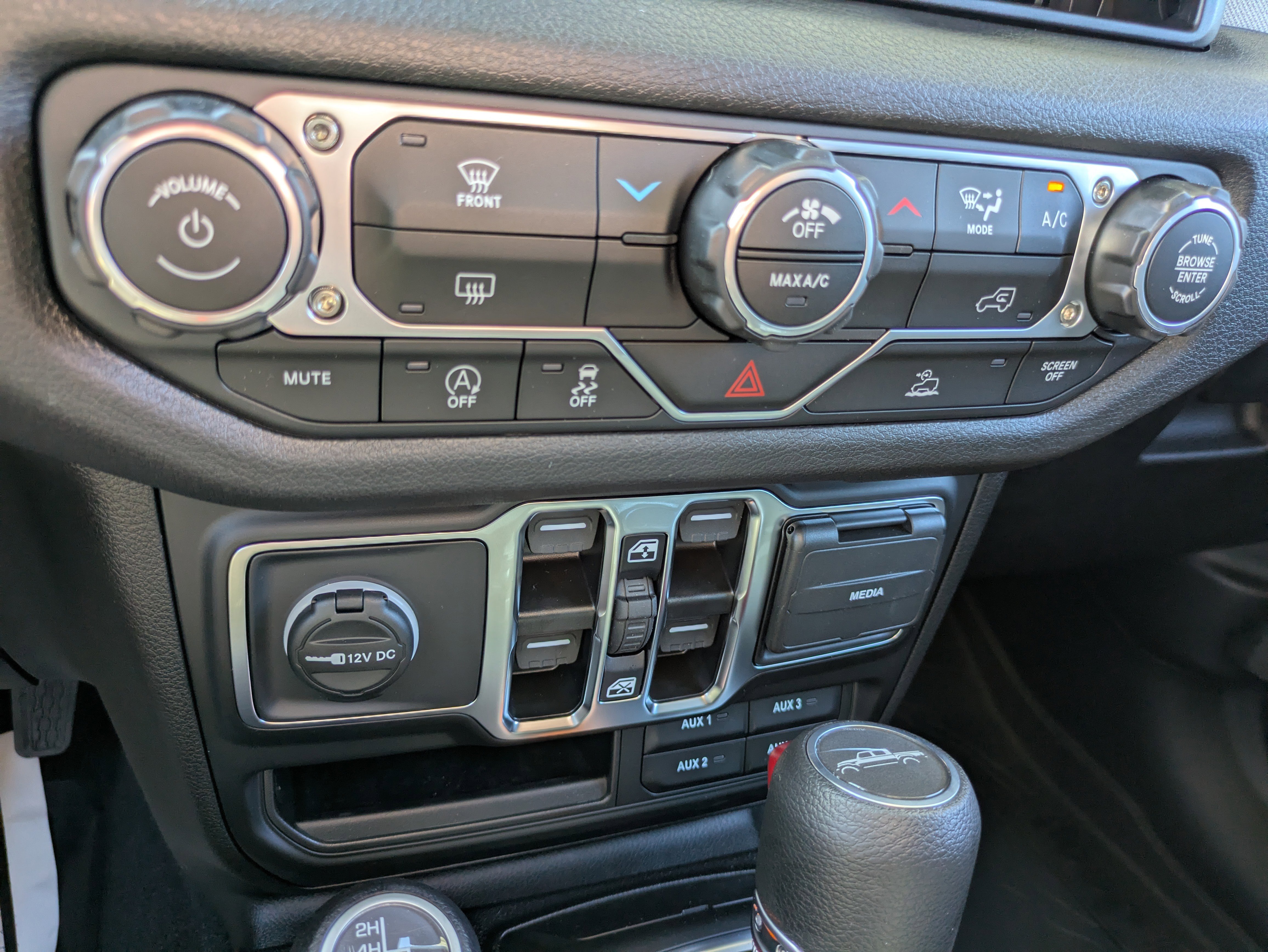 New 2025 Jeep Gladiator Sport image 15